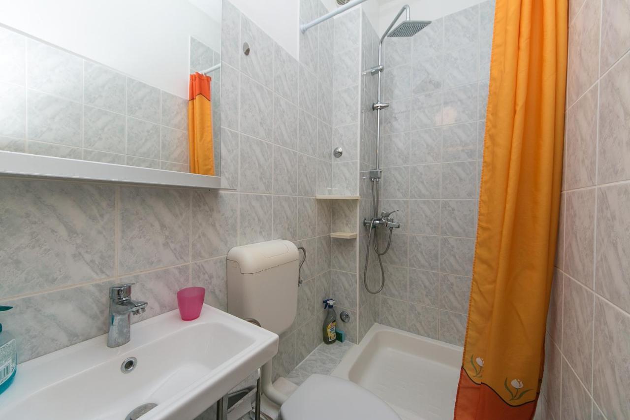 Apartments By The Sea Brist, Makarska - 15714 Podaca Exterior foto