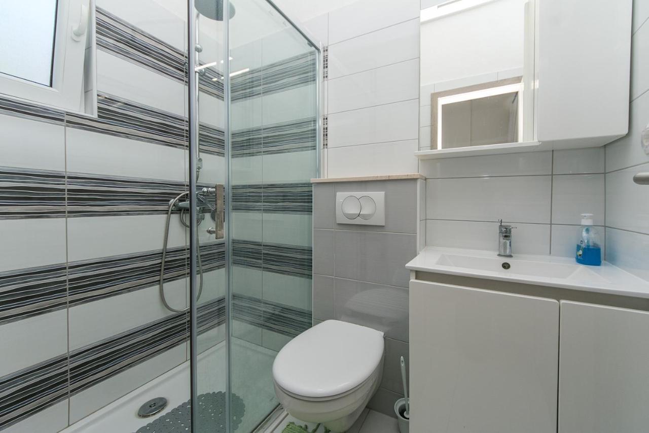 Apartments By The Sea Brist, Makarska - 15714 Podaca Exterior foto
