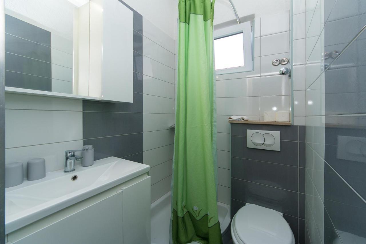 Apartments By The Sea Brist, Makarska - 15714 Podaca Exterior foto